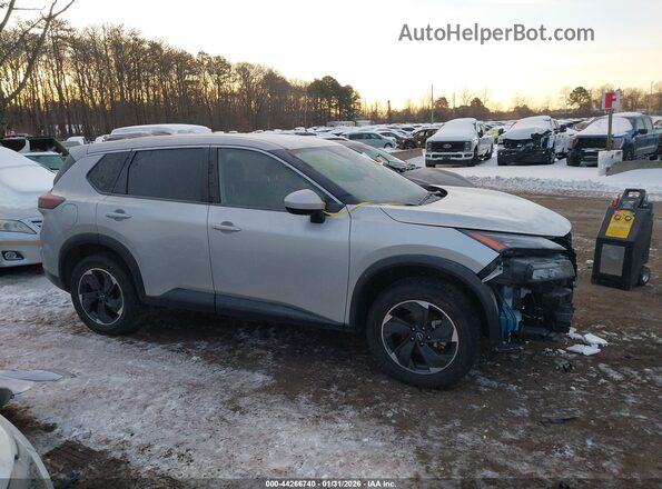 JN8BT3BB5RW422893 2024 NISSAN ROGUE Silver Rear interior view
