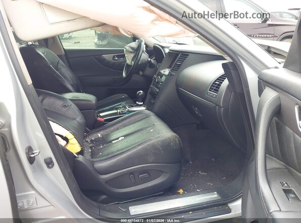 JN8CS1MU8HM142888 2017 INFINITI QX70 Silver Вид салону спереду