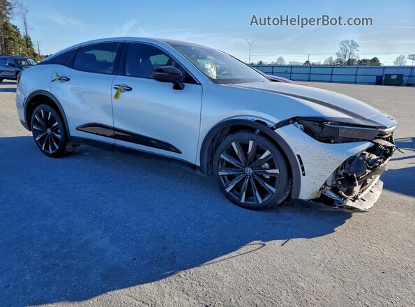 JTDAFAAF5P3003299 2023 TOYOTA CROWN Белый Передняя правая четверть