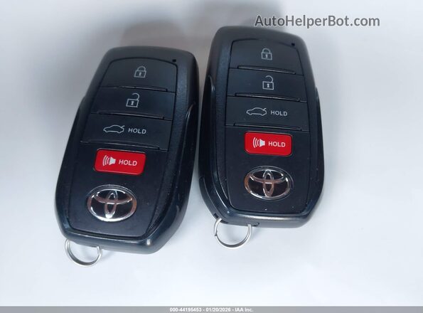 JTDAFAAF8S3012393 2025 TOYOTA CROWN Red Vista del salpicadero