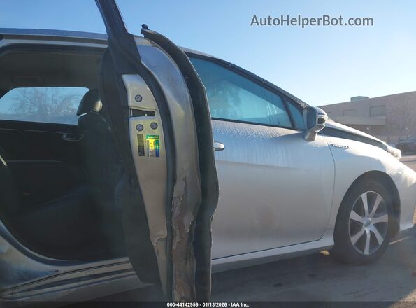 JTDBVRBD6HA002257 2017 TOYOTA MIRAI Silver Rear interior view