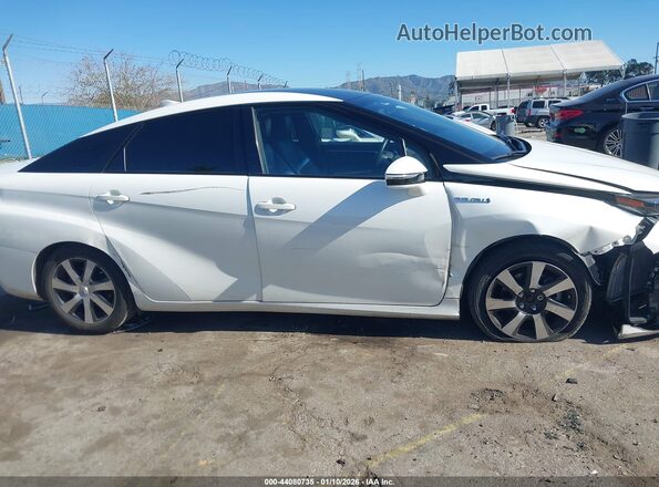 JTDBVRBD8JA005005 2018 TOYOTA MIRAI White Вид задньої частини салону