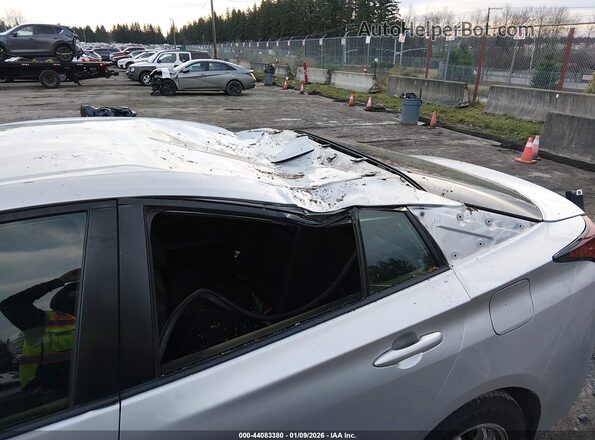 JTDKAMFU1N3159977 2022 TOYOTA PRIUS Серебряный Вид спереди