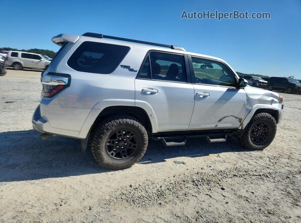 JTEBU5JR0L5830973 2020 TOYOTA 4RUNNER Silver Задня права чверть