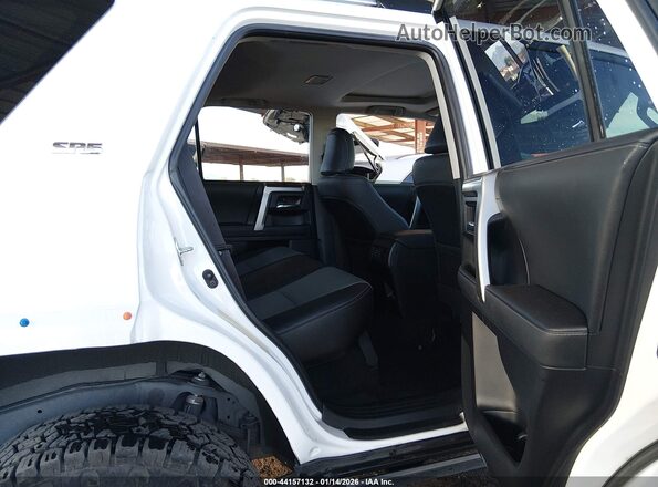 JTEBU5JR4L5775024 2020 TOYOTA 4RUNNER White VIN sticker view
