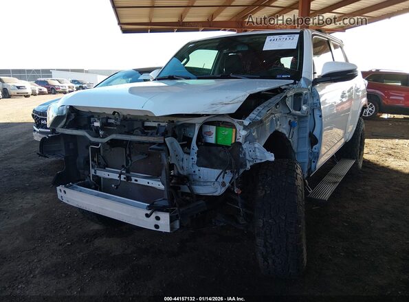 JTEBU5JR4L5775024 2020 TOYOTA 4RUNNER White Front view