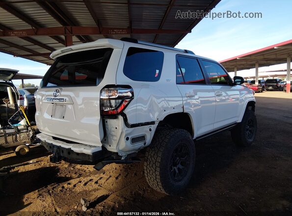 JTEBU5JR4L5775024 2020 TOYOTA 4RUNNER White Rear right