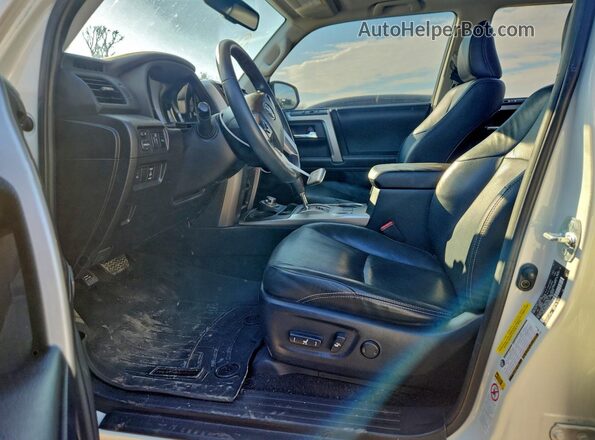 JTEBU5JRXG5338005 2016 TOYOTA 4RUNNER White Front interior view