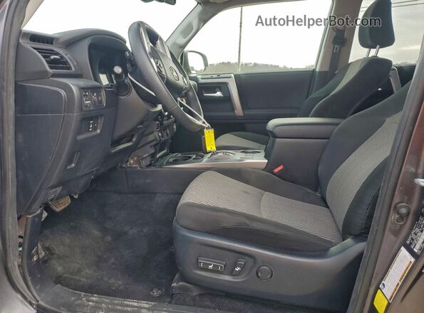 JTEEU5JR2N5261088 2022 TOYOTA 4RUNNER Серый Вид салона спереди