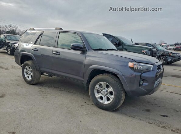 JTEEU5JR2N5261088 2022 TOYOTA 4RUNNER Серый Передняя правая четверть