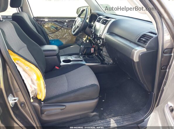 JTEEU5JR4P5284360 2023 TOYOTA 4RUNNER Gray წინა სალონის ხედი