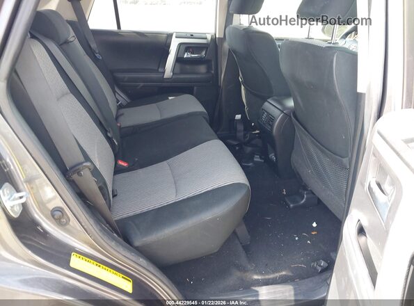 JTEEU5JR4P5284360 2023 TOYOTA 4RUNNER Gray VIN კოდის სტიკერის ხედი
