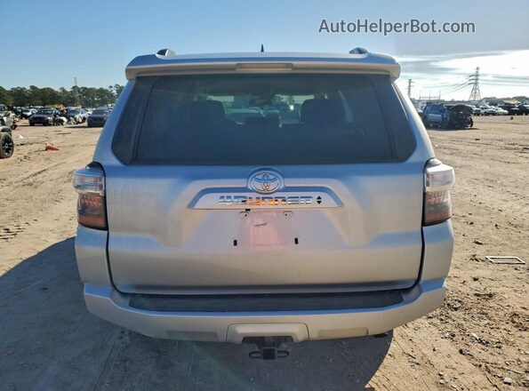 JTEEU5JR4R5306229 2024 TOYOTA 4RUNNER Silver Вид ззаду