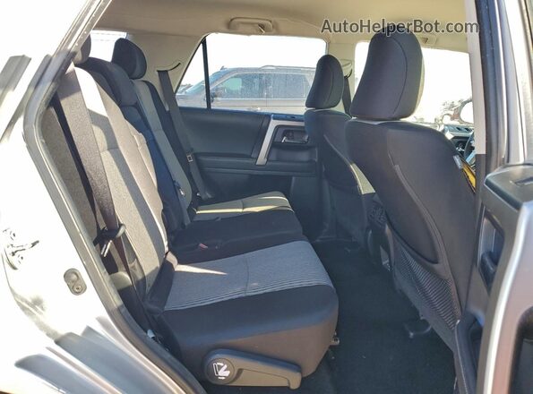 JTEEU5JR4R5306229 2024 TOYOTA 4RUNNER Silver Вид задньої частини салону