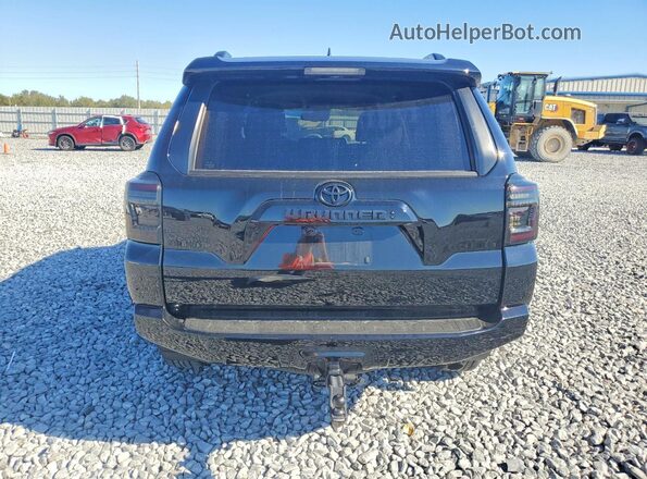JTEFU5JR0R5315630 2024 TOYOTA 4RUNNER Черный Вид сзади
