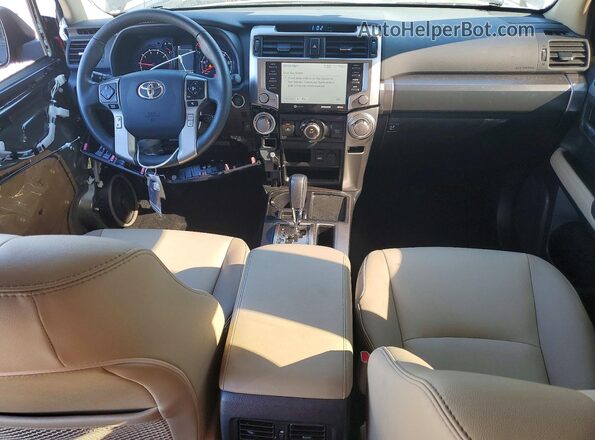 JTEFU5JR0R5315630 2024 TOYOTA 4RUNNER Черный Вид панели приборов