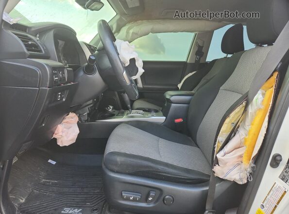 JTEMU5JR1N6018779 2022 TOYOTA 4RUNNER Белый Вид салона спереди