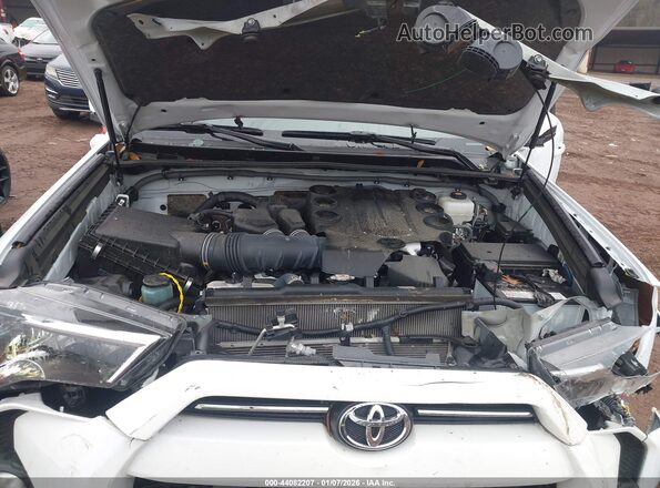 JTEMU5JR1R6273261 2024 TOYOTA 4RUNNER White უკანა ხედი