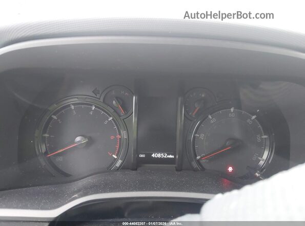 JTEMU5JR1R6273261 2024 TOYOTA 4RUNNER White უკანა სავარძლების ხედი