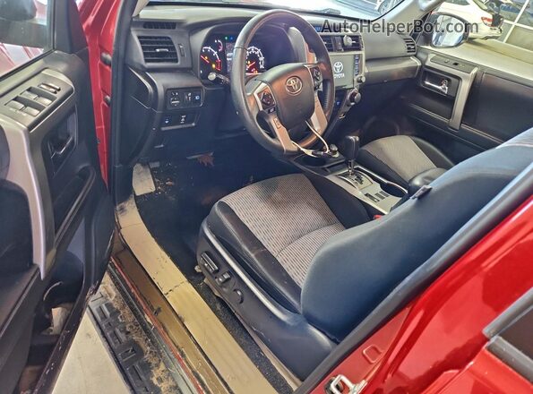 JTEMU5JRXM5933019 2021 TOYOTA 4RUNNER Красный Вид панели приборов