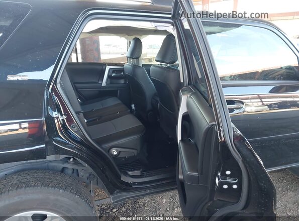 JTENU5JR1R6253449 2024 TOYOTA 4RUNNER Black VIN კოდის სტიკერის ხედი