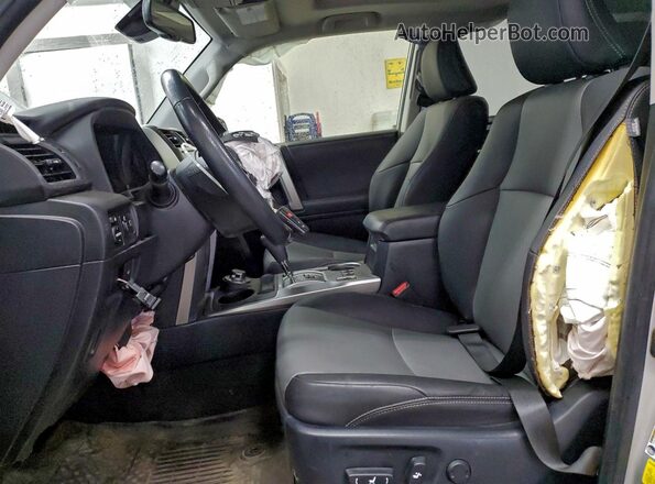 JTENU5JR1R6268839 2024 TOYOTA 4RUNNER Silver Widok wnętrza z przodu