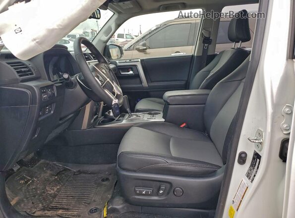 JTENU5JR2P6125119 2023 TOYOTA 4RUNNER White წინა სალონის ხედი