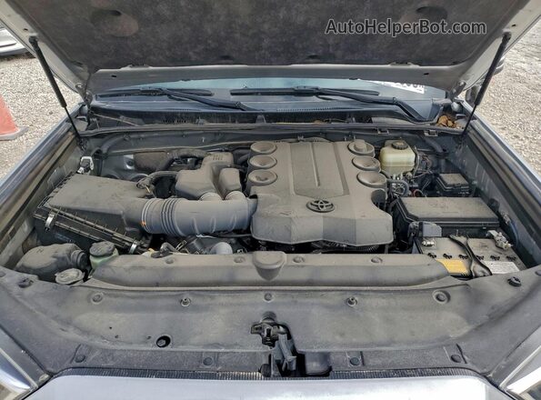 JTENU5JR8N6045840 2022 TOYOTA 4RUNNER Серебряный Вид подкапотного пространства