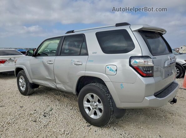 JTENU5JR8N6045840 2022 TOYOTA 4RUNNER Серебряный Задняя левая четверть