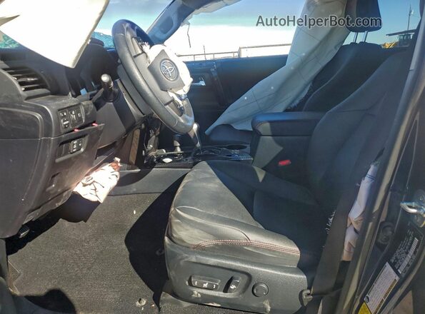 JTERU5JR0R6281440 2024 TOYOTA 4RUNNER Blue Widok wnętrza z przodu