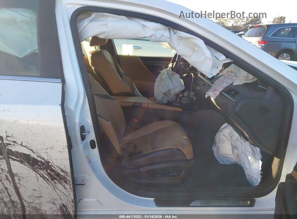JTHB21B18K2019996 2019 LEXUS ES 300H White Вид салону спереду