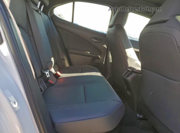 JTHB9JBH3R2076254 2024 LEXUS UX White Widok tylnych siedzeń