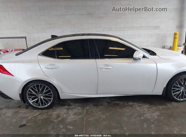 JTHBA1D22H5039399 2017 LEXUS IS 200T White Widok wnętrza z tyłu