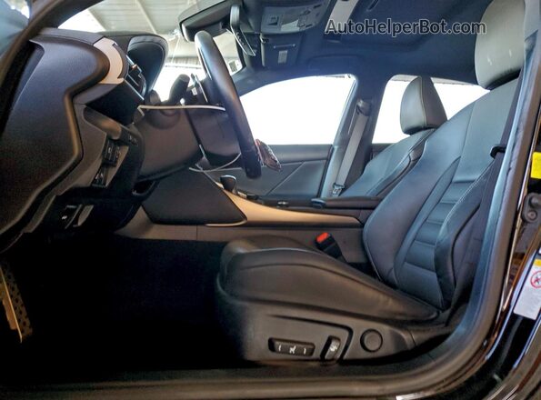 JTHBA1D29J5079727 2018 LEXUS IS Черный Вид салона спереди