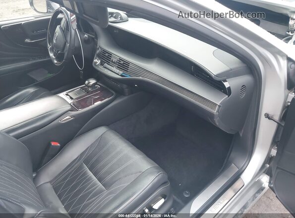 JTHC51FF2J5002383 2018 LEXUS LS 500 Серебряный Вид салона спереди