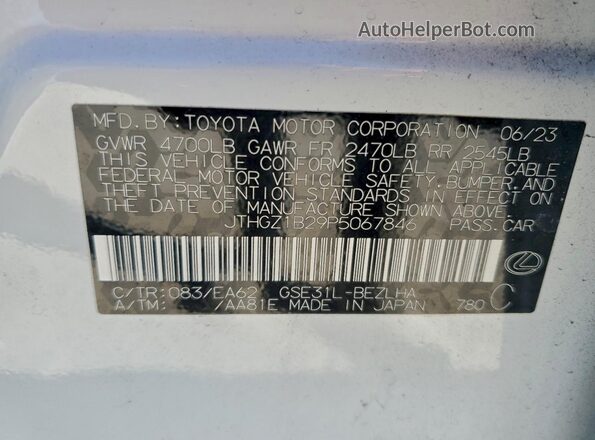JTHGZ1B29P5067846 2023 LEXUS IS White Vista del compartimento del motor