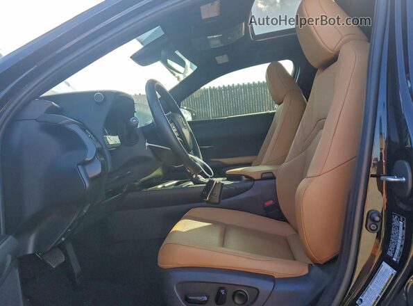 JTHP6JBHXR2168590 2024 LEXUS UX Черный Вид салона спереди