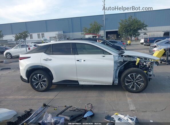 JTJAAAAB8PA016486 2023 LEXUS RZ 450E White Սալոնի 360 աստիճան տեսք