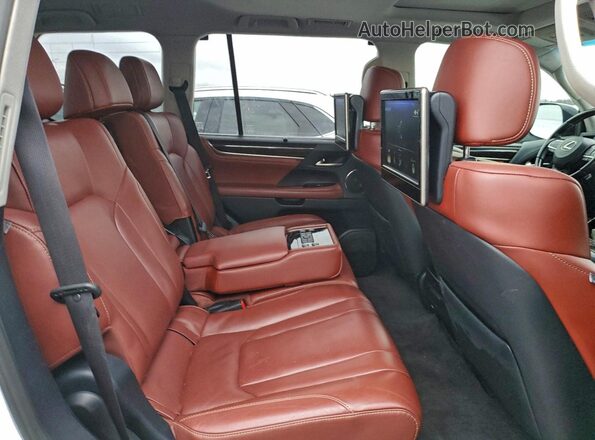 JTJHY7AX0H4239209 2017 LEXUS LX White Widok tylnych siedzeń