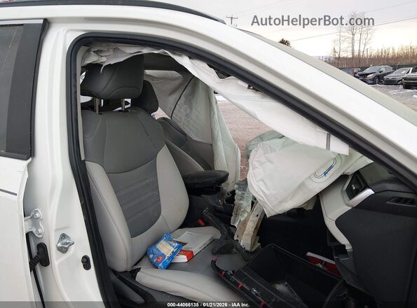 JTMB6RFV7ND533381 2022 TOYOTA LE White Vista interior delantera