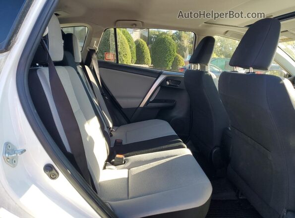JTMRFREV9HD199147 2017 TOYOTA LE White Vista interior trasera
