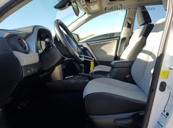 JTMRFREV9HD199147 2017 TOYOTA LE White Vista interior delantera