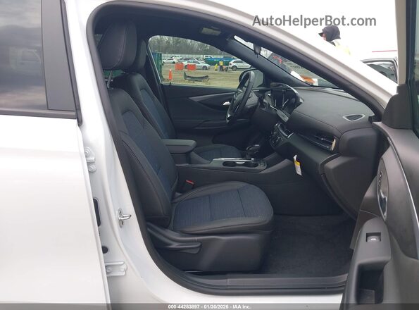 KL47LAEP9SB228016 2025 BUICK OTHER White Vista interior delantera