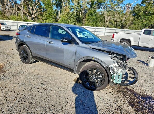 KL47LBEPXSB102298 2025 BUICK OTHER Серый Передняя правая четверть