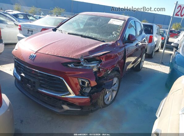 KL4AMBS28RB067959 2024 BUICK ENCORE Burgundy Vista tres cuartos delantera izquierda