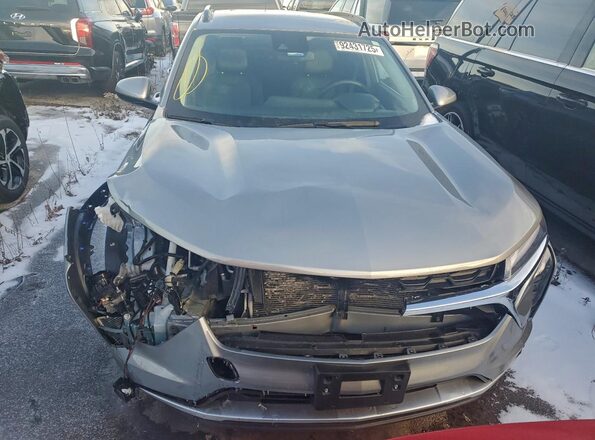 KL77LHEP4SC244078 2025 CHEVROLET TRAX Gray Вид спереду