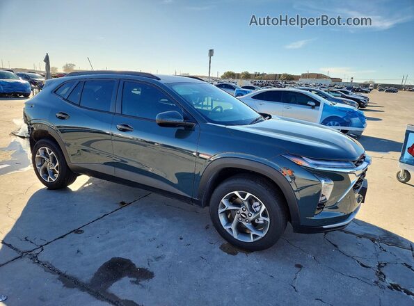 KL77LHEP7TC007733 2026 CHEVROLET TRAX Зеленый Передняя правая четверть