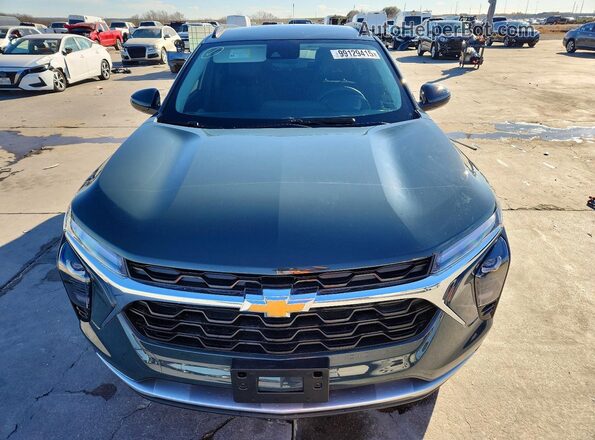 KL77LHEP7TC007733 2026 CHEVROLET TRAX Зеленый Вид спереди