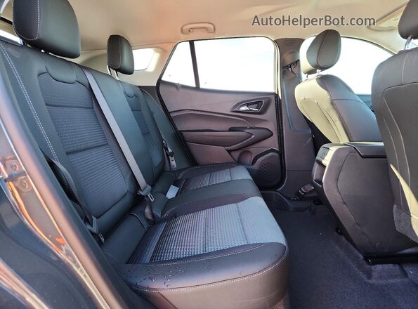 KL77LHEP7TC007733 2026 CHEVROLET TRAX Зеленый Вид задней части салона