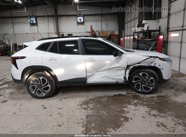 KL77LJEP1TC056045 2026 CHEVROLET TRAX White Widok wnętrza z tyłu